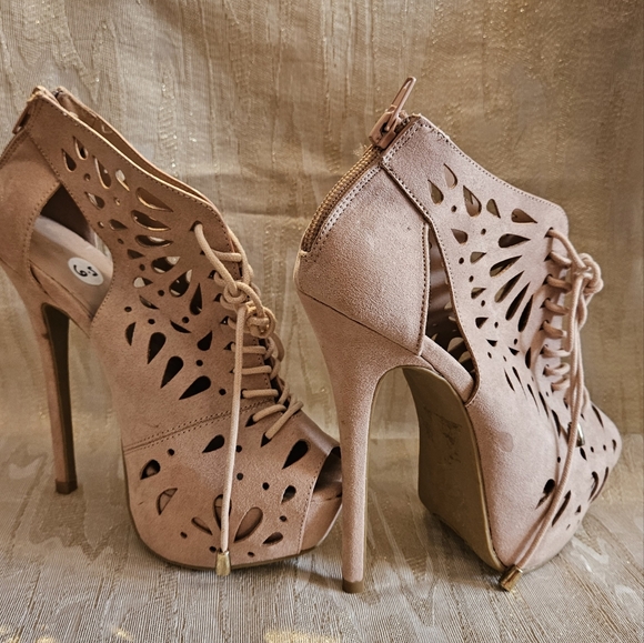 Beige Platform stilettos. Open Toe. Lace Up. Size 6.5 - Picture 8 of 12